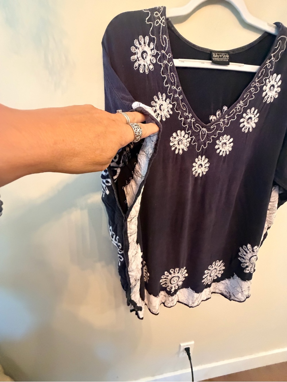 Ruby’n Style Artisan Embroidered Batik Tunic Caftan Top Boho Resort Oversized - Picture 5 of 7